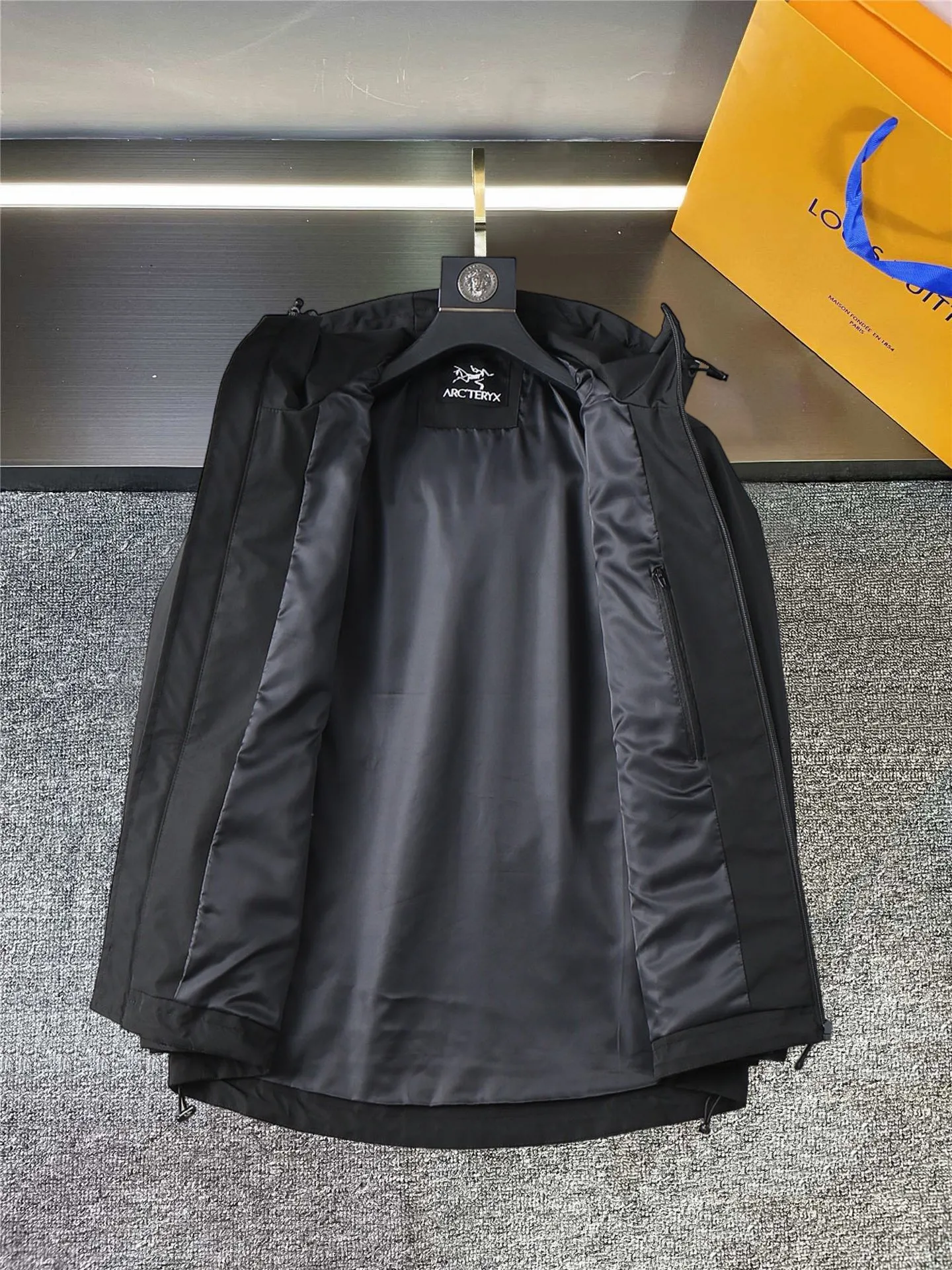 Same Style， ， 2026 New Arrival ， Original Premium Breathable ， ， ， Quality。 ， Sizes：M～3XL，